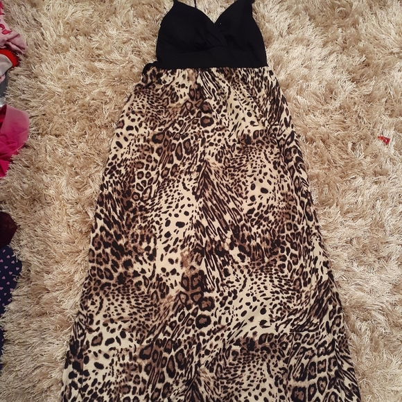 Dresses & Skirts - Long leopard print dress